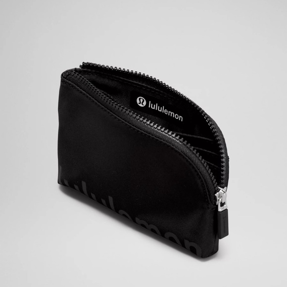 Lululemon Clippable card pouch - Picture 2 of 5